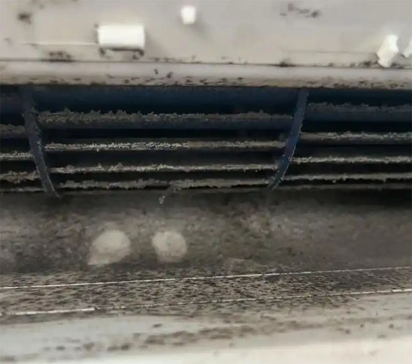 云南空调吹的风有股烧焦味是怎么回事